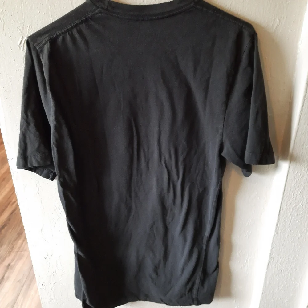 Men's size medium short sleeve American flag shirt. - Picture 2 of 3